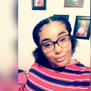 Meet your Posher, Aisha